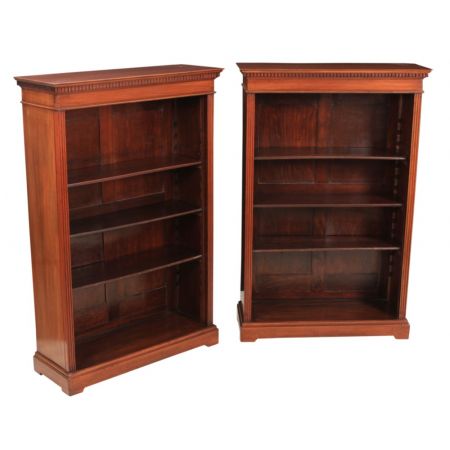 Englisches Antikes Paar Nussbaum Bücherregale ca. 1890