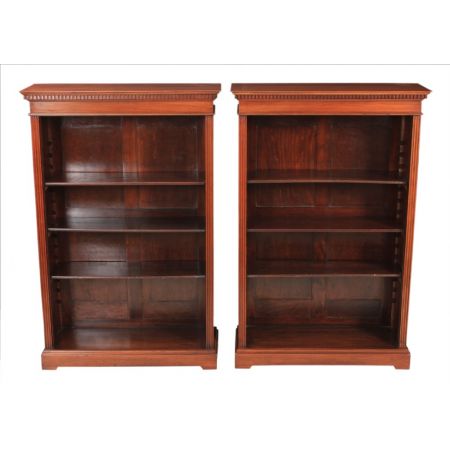 Englisches Antikes Paar Nussbaum Bücherregale ca. 1890