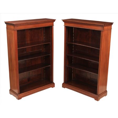 Englisches Antikes Paar Nussbaum Bücherregale ca. 1890