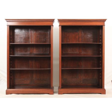 Englisches Antikes Paar Nussbaum Bücherregale ca. 1890