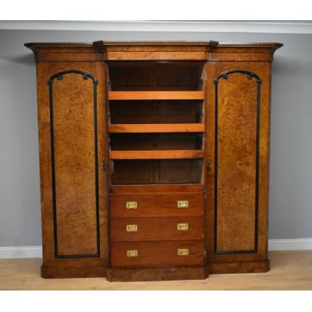 Vktorianischer Englischer Antiker Grat Nussbaum Kleiderschrank ca. 1850