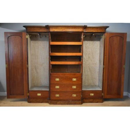 Vktorianischer Englischer Antiker Grat Nussbaum Kleiderschrank ca. 1850