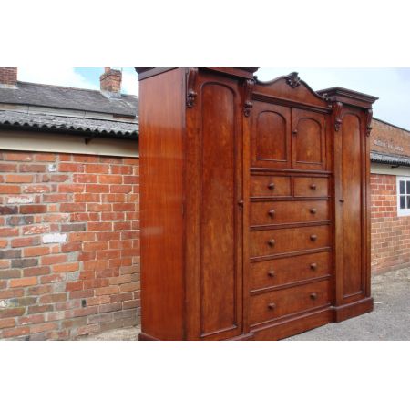 Viktorianischer Antiker Englischer Mahagoni Kleiderschrank ca. 1860