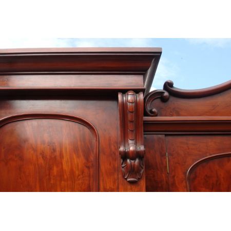 Viktorianischer Antiker Englischer Mahagoni Kleiderschrank ca. 1860