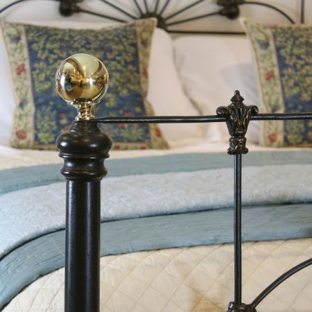 Englisches Antikes Eisen vergoldeted grünes Bettgestell ca. 1880