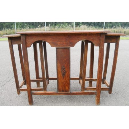 Antike englische Art Deco Beistelltische Eiche ca 1920