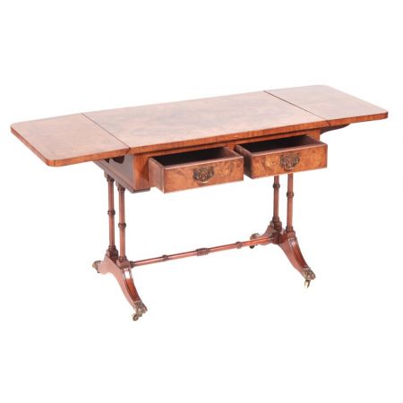 Antiker Nussbaum Kaffeetisch Sofatisch englisch 1920