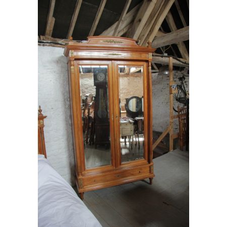 Französisches Kirschbaum Doppelbett Kingsize antik Schrank Nachttisch ca 1910