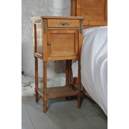 Französisches Kirschbaum Doppelbett Kingsize antik Schrank Nachttisch ca 1910