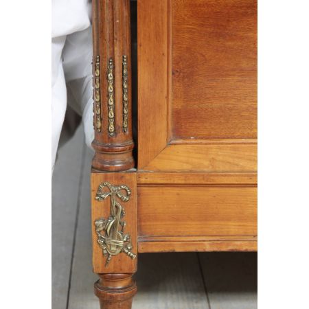 Französisches Kirschbaum Doppelbett Kingsize antik Schrank Nachttisch ca 1910