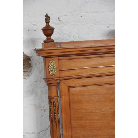 Französisches Kirschbaum Doppelbett Kingsize antik Schrank Nachttisch ca 1910