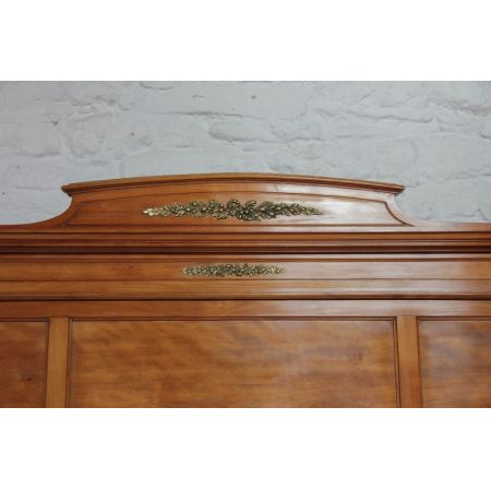 Französisches Kirschbaum Doppelbett Kingsize antik Schrank Nachttisch ca 1910