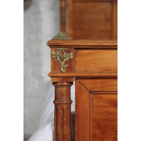 Französisches Kirschbaum Doppelbett Kingsize antik Schrank Nachttisch ca 1910