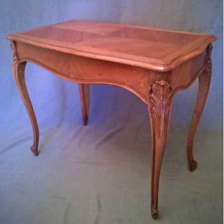 Französischer antiker Nussbaum Beistelltisch cam 1890