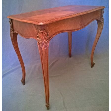 Französischer antiker Nussbaum Beistelltisch cam 1890