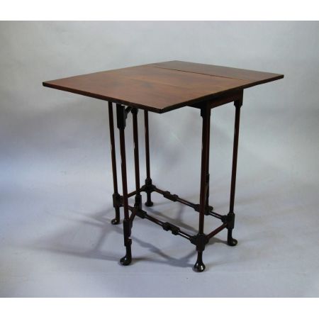 Antiker britischer Mahagoni Beistelltisch ca 1900