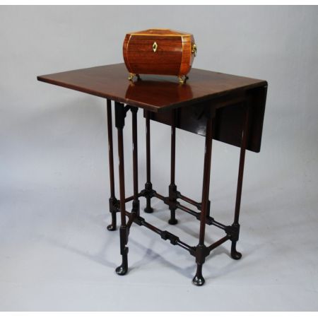 Antiker britischer Mahagoni Beistelltisch ca 1900