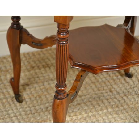 Edwardianischer Nussbaum Beistelltisch original antik ca 1900