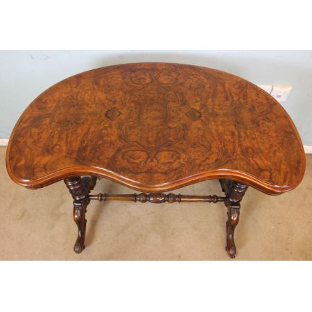 Viktorianischer Nussbaum Beistelltisch antik ca 1880