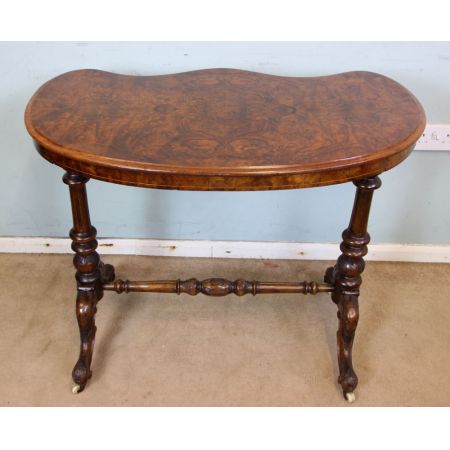 Viktorianischer Nussbaum Beistelltisch antik ca 1880