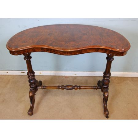 Viktorianischer Nussbaum Beistelltisch antik ca 1880