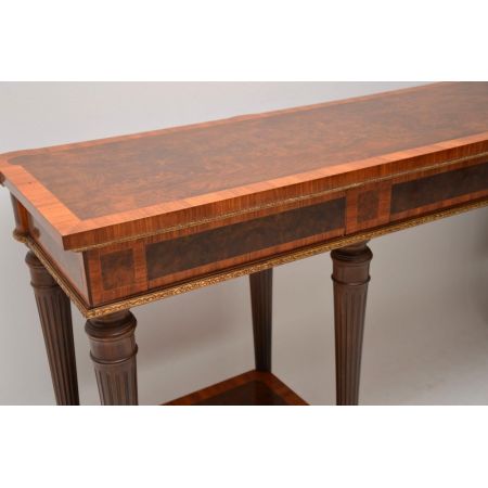 Antiker französischer Nussbaum Kingwood Beistelltisch ca 1930