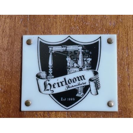 Queen Anne Nussbaum Kleiderschrank original antik ca 1920