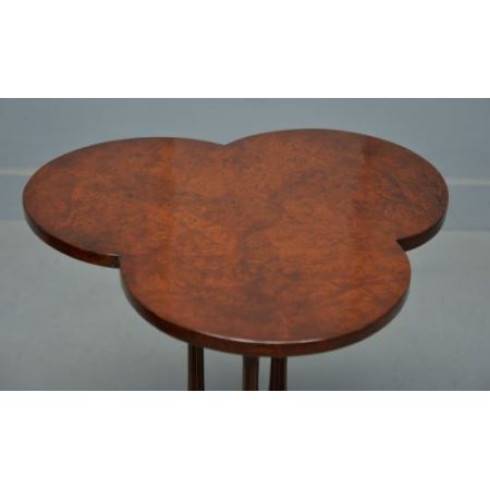 Viktorianischer englischer Nussbaum Beistelltisch antik ca 1870