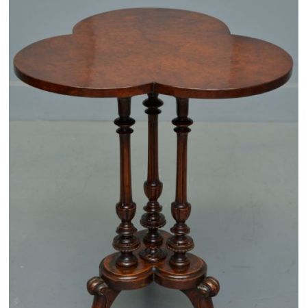 Viktorianischer englischer Nussbaum Beistelltisch antik ca 1870