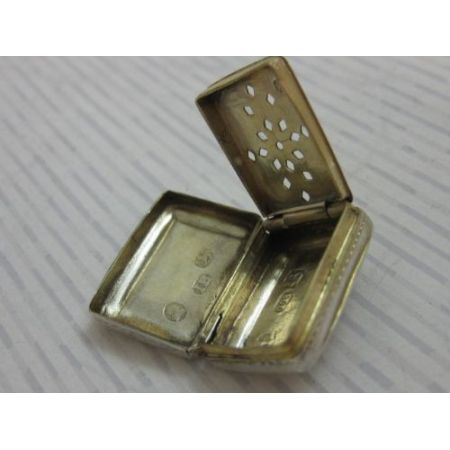 Antike silberne Gewürzdose Echtsilber Vinaigrette britisch 1825