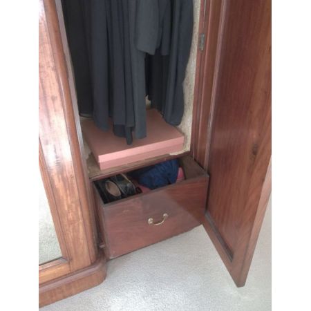 Viktorianischer Massivholz Kleiderschrank antik ca 1870