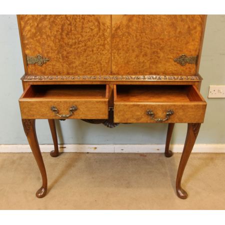 Antiker Queen Anne Cocktailschrank Nussbaum englisch ca 1920