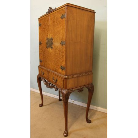 Antiker Queen Anne Cocktailschrank Nussbaum englisch ca 1920