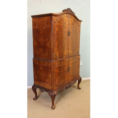 Britischer Queen Anne Nussbaum Cocktailschrank antik ca 1930