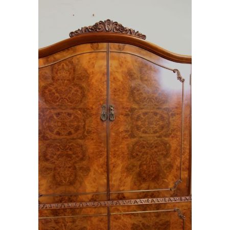 Britischer Queen Anne Nussbaum Cocktailschrank antik ca 1930