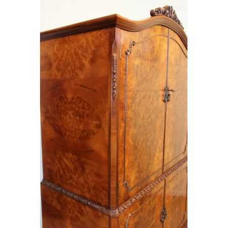 Britischer Queen Anne Nussbaum Cocktailschrank antik ca 1930