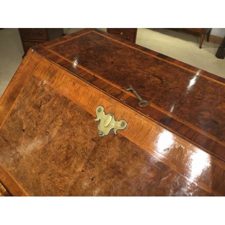 Antiker englischer Nussbaum Sekretär ca 1700