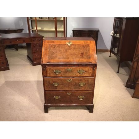 Antiker englischer Nussbaum Sekretär ca 1700