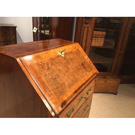 Antiker englischer Nussbaum Sekretär ca 1700