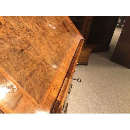 Antiker englischer Nussbaum Sekretär ca 1700