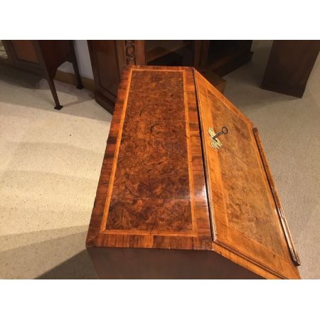 Antiker englischer Nussbaum Sekretär ca 1700