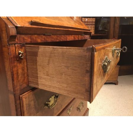 Antiker englischer Nussbaum Sekretär ca 1700