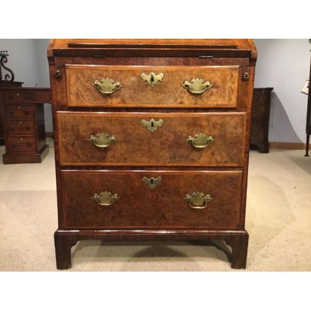 Antiker englischer Nussbaum Sekretär ca 1700