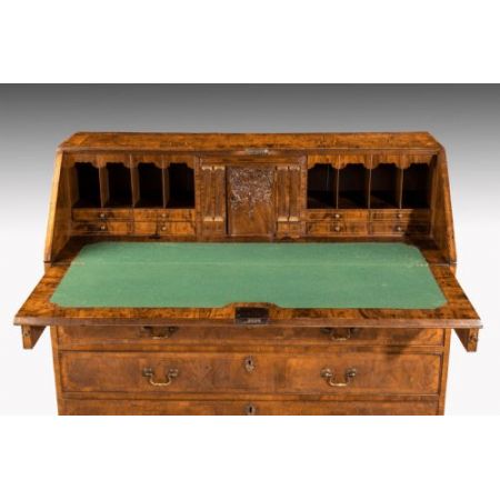 Antiker original englischer Nussbaum Sekretär ca 1750