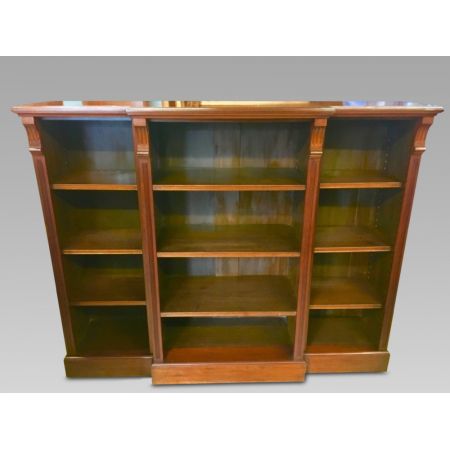 Antiker britischer Bücherschrank Nussbaum ca 1910