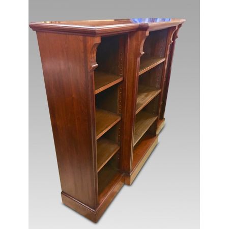 Antiker britischer Bücherschrank Nussbaum ca 1910