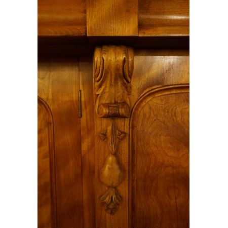 Antiker britischer Nussbaum Birken Bücherschrank can 1850