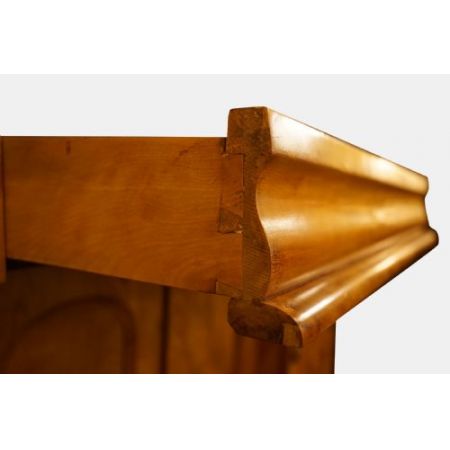 Antiker britischer Nussbaum Birken Bücherschrank can 1850