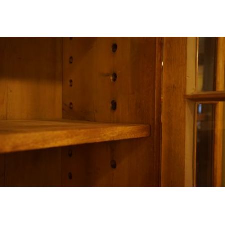 Antiker britischer Nussbaum Birken Bücherschrank can 1850