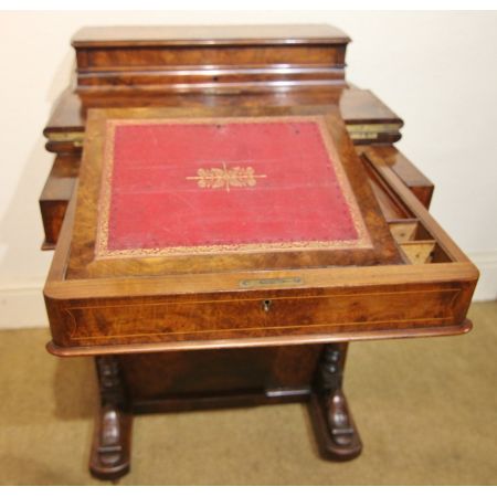 Antiker Englischer Grat Nussbaum Davenport ca. 19. Jh.